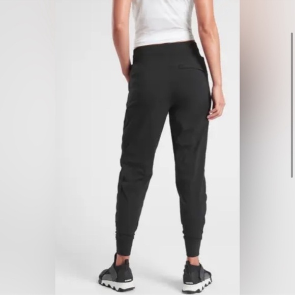 08. Athleta Trekkie North Jogger Mid-Rise Slim Activewear Black Pants - Picture 2 of 15